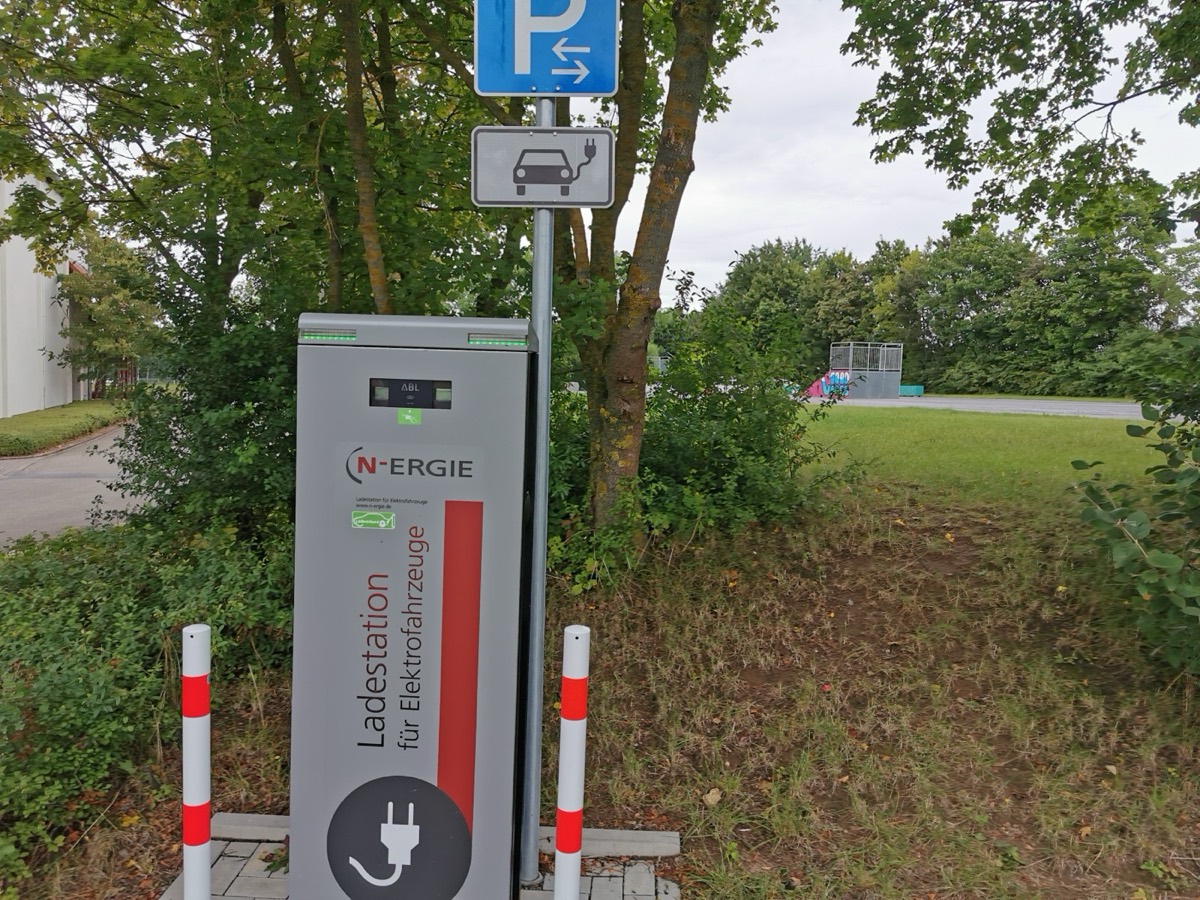 Lade- & Energiestationen